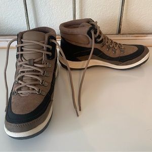 women’s bare traps boots